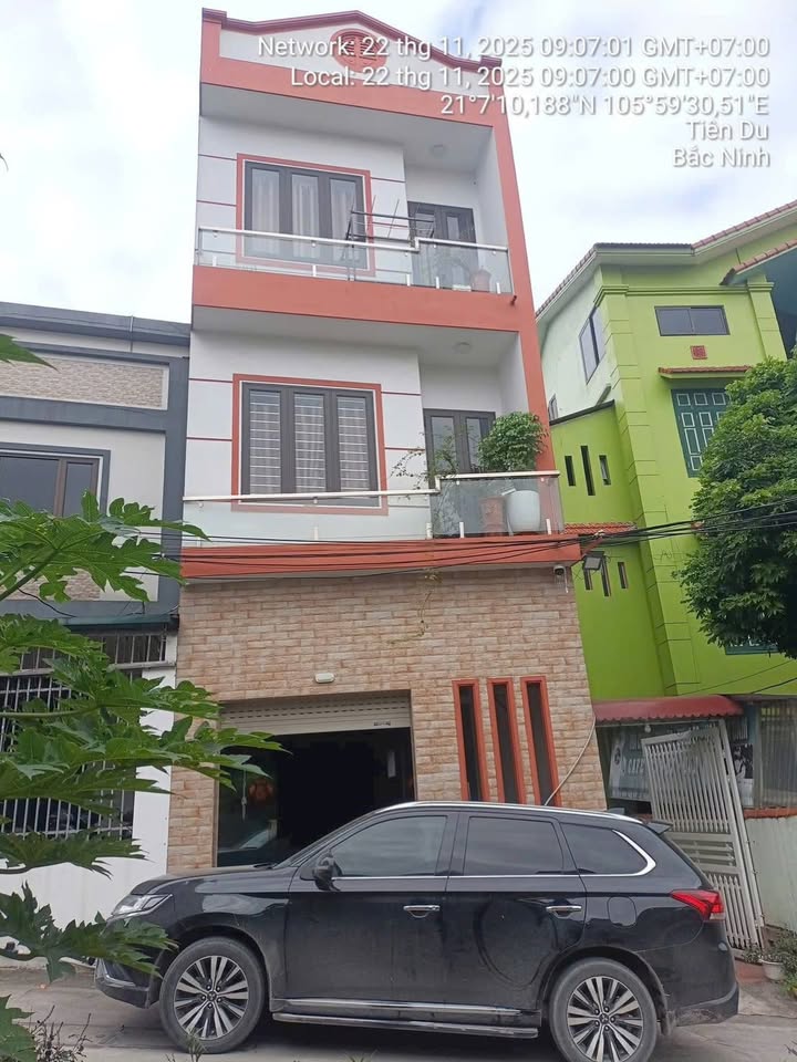 Nhà 3 tầng Lạc Vệ, Tiên Du 77.8m² giá 4 tỷ - Vị trí thuận lợi, dân cư đông đúc!