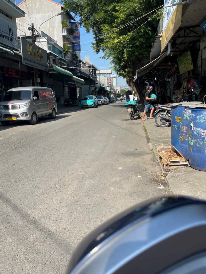 FrontHouse xóm 11, Dĩ An 300m² giá 14 tỷ - Đầu tư sinh lời hấp dẫn!