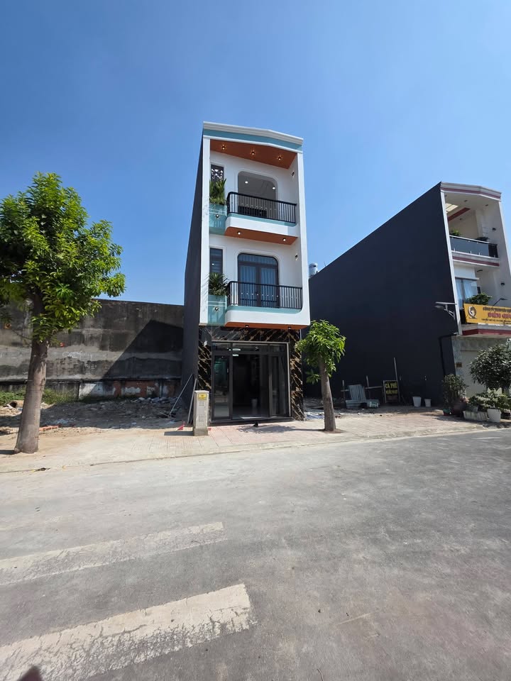 Nhà cổ Hoàng Công, An Phú, Dĩ An 64m² giá 4.868 tỷ - Thiết kế sang trọng, hỗ trợ ngân hàng!