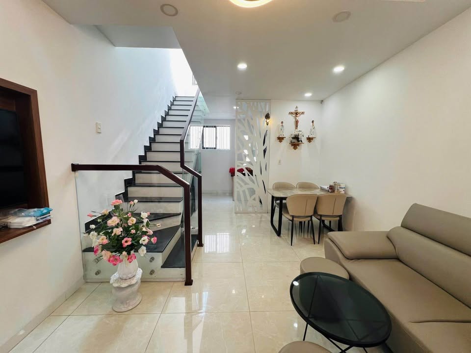 Nhà phố đẹp tại Đường Thống Nhất, Nha Trang 109m² giá 4.5 tỷ - Nhà 2 mặt tiền, sẵn sàng vào ở!