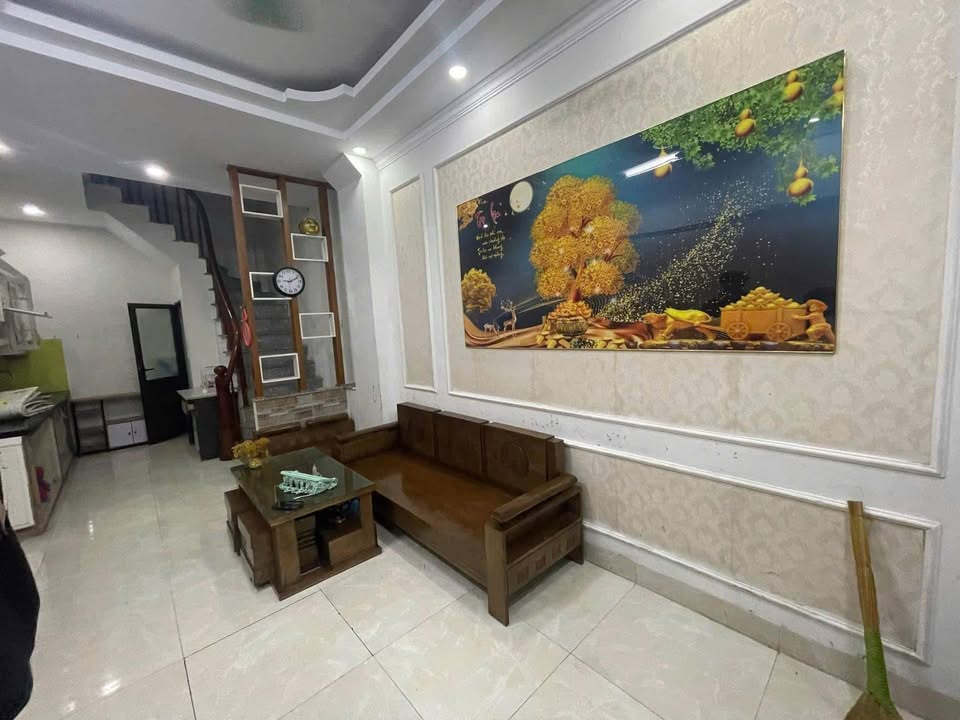 Nhà cho thuê nguyên căn 5 tầng tại ngõ 490 Đại Mỗ 32m² - Full đồ, thuận tiện di chuyển!