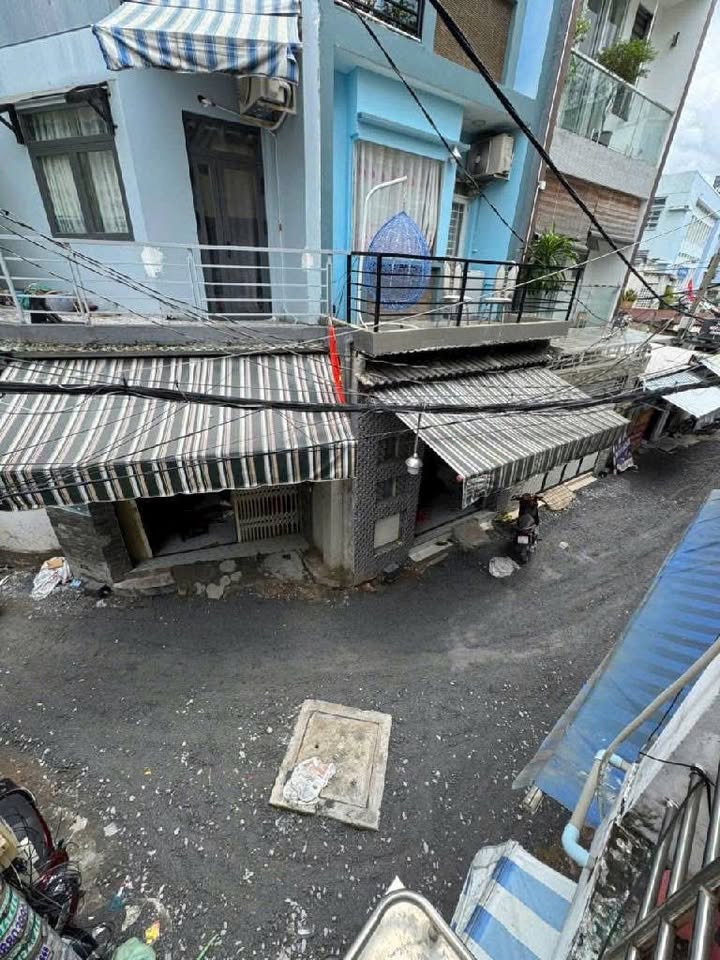 Nhà 3 tầng hẻm ô tô Phường 10 Tân Bình 40m² giá 2.3 tỷ - Sẵn sàng vào ở ngay!