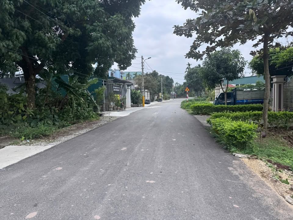 Đất nền thôn 6 Phù Vân, Hà Nam 100m² giá 2.2 tỷ - Đường rộng, giao thông thuận lợi!