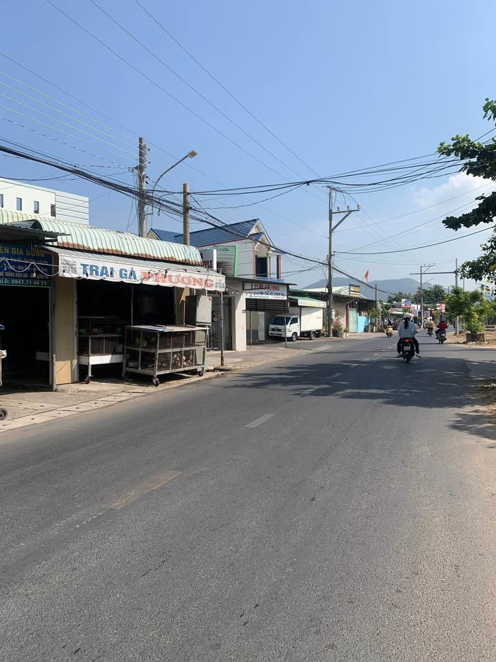 Nhà cấp 4 mặt tiền đường Thanh Xuân 150m² giá 3.7 tỷ - Khu kinh doanh sầm uất!