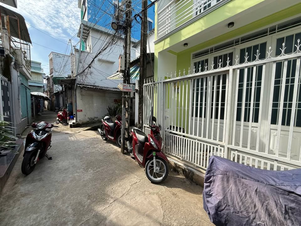 Nhà riêng hẻm 180 Cách Mạng Tháng 8, Quận 3, 30m² - Sổ hồng chính chủ, giá chỉ 1 tỷ!