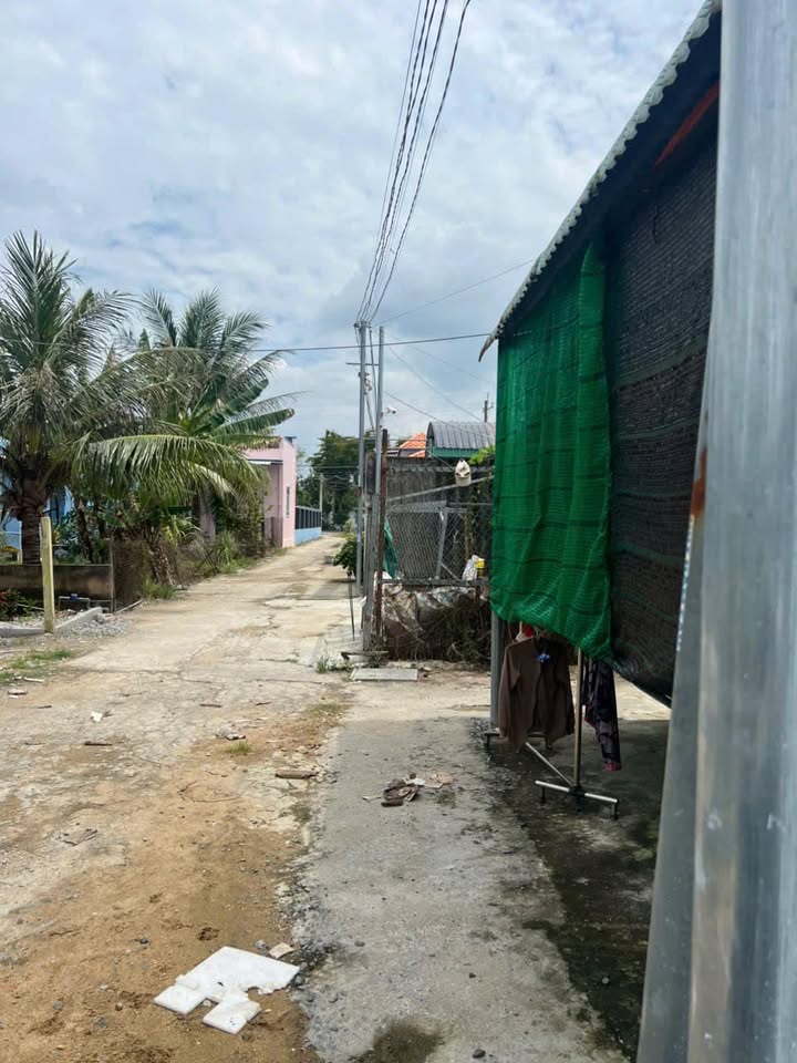 Căn hộ trọ 9 phòng tại Ấp Lộc Hậu, Cần Giuộc, 260m² giá 3.5 tỷ - Đầu tư sinh lời ngay!