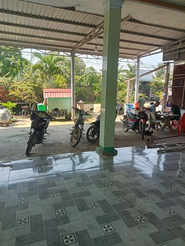 Nhà mặt tiền đường Bê Tông Kinh Doanh, Đức Hòa 280m² giá 2.2 tỷ - Cơ hội đầu tư hấp dẫn!