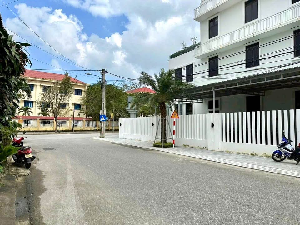 Nhà 2 tầng Hợp Nghĩa, Trần Thái Tông, 100m² giá 4.2 tỷ - Không ngập nước, vị trí đẹp!