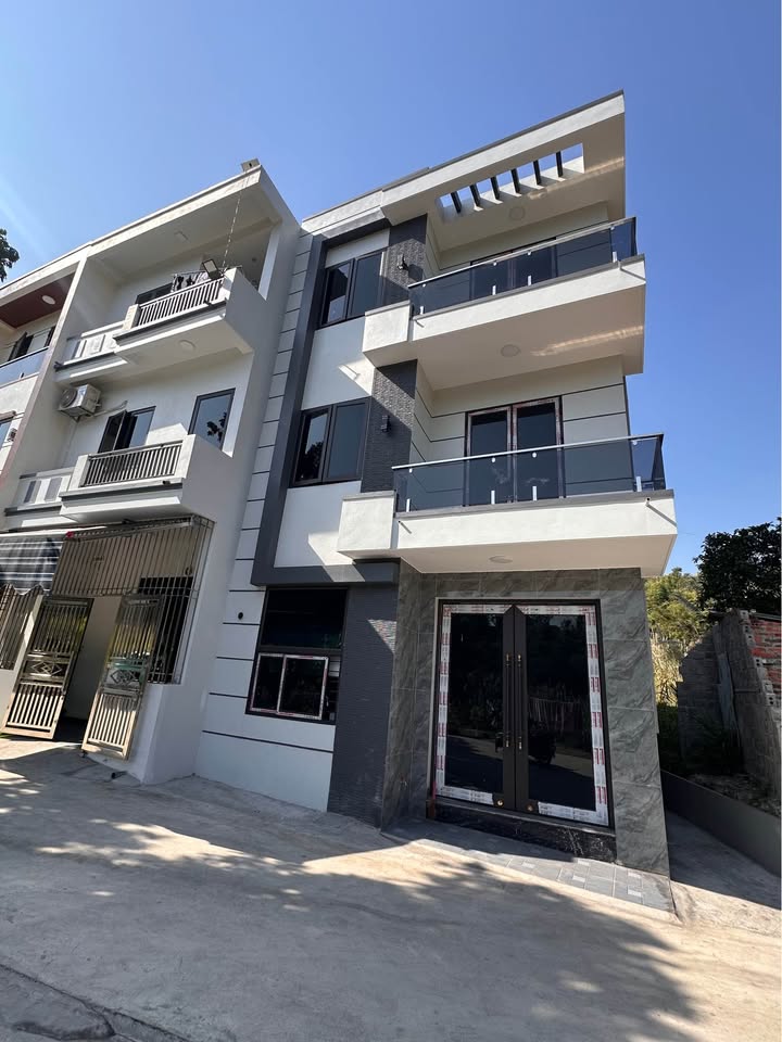 Nhà đẹp Phường Hà Lầm 60m² giá 2 tỷ - Ô tô vào tận nơi!