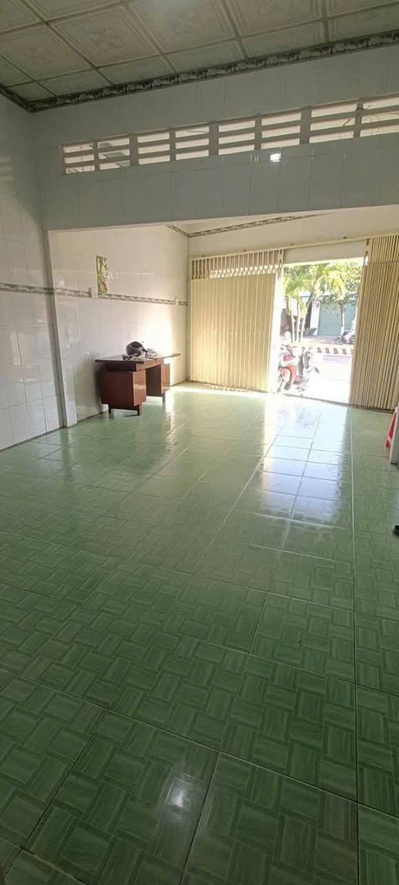 Nhà mặt tiền cho thuê Phố Cơ Điều, Vĩnh Long 1 trệt 1 lầu - Kinh doanh thuận lợi!