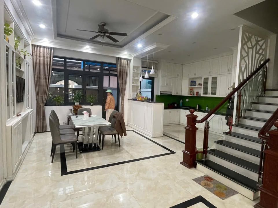 Nhà nguyên căn cho thuê Vinhomes Imperia 336m² giá 27 triệu - Full nội thất sang trọng!