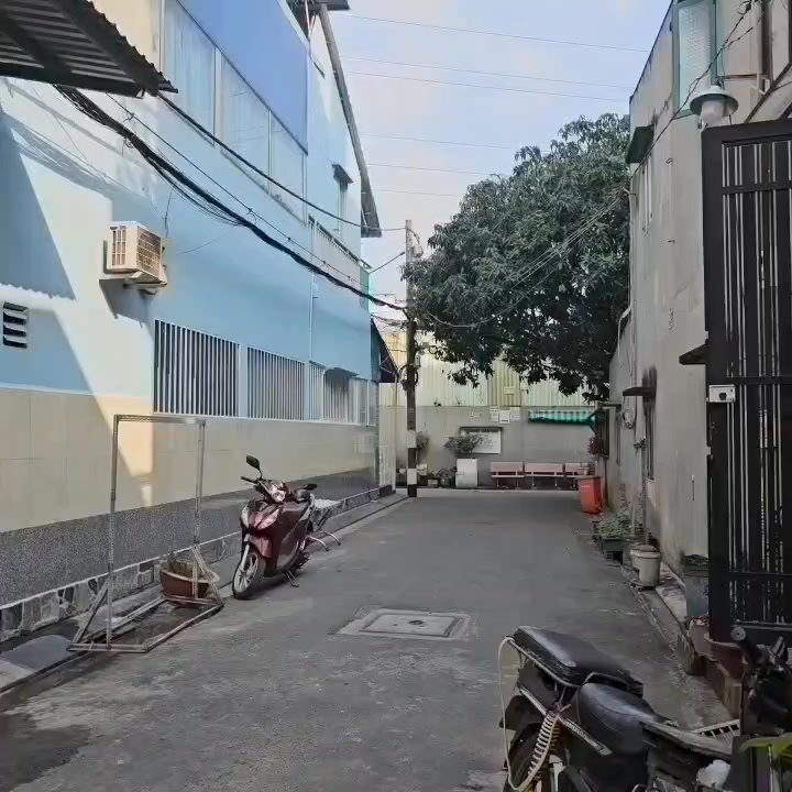 Nhà 2 tầng hẻm xe tải Lê Đình Cẩn 48m² giá 4 tỷ - Sẵn sàng ở ngay!