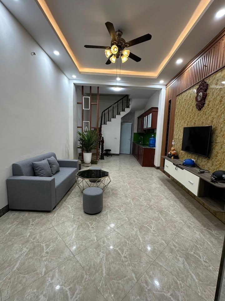 Nhà 5 tầng Nguyễn Khoái, Hoàng Mai 32m² giá 7.26 tỷ - Chính chủ bán gấp!