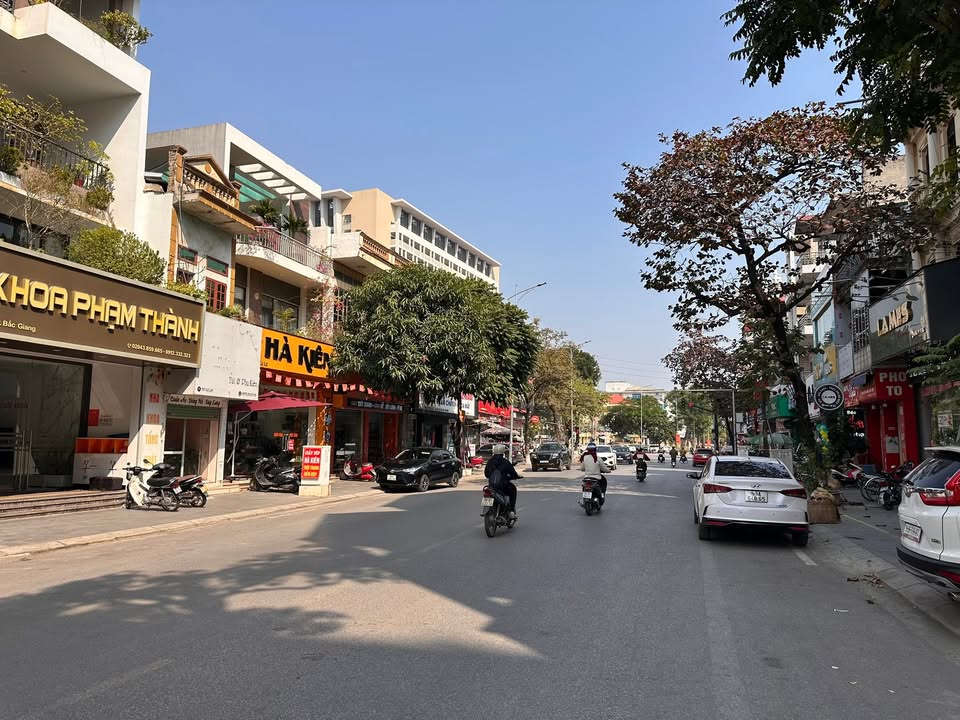 Nhà 3 tầng trung tâm Bắc Giang 40m² giá chỉ 2.x tỷ - Đầu tư sinh lời tuyệt vời!