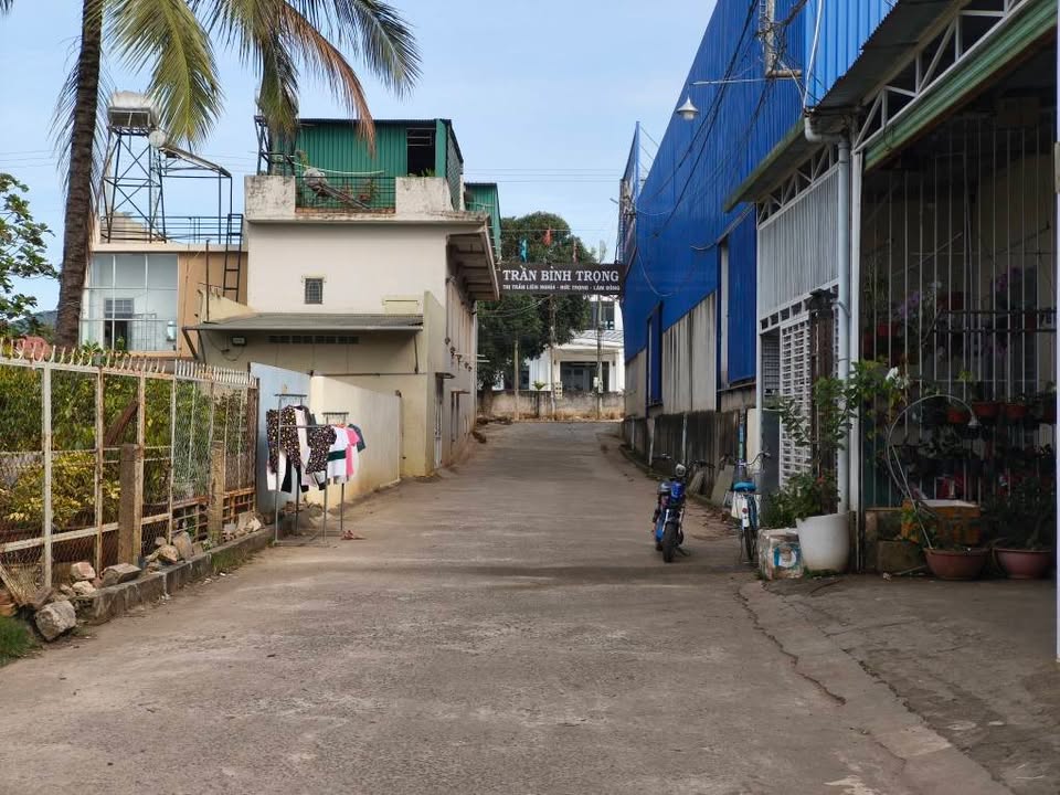 Warehouse Trần Bình Trọng Đức Trọng 200m² giá 5.5 tỷ - Kinh doanh thuận lợi!