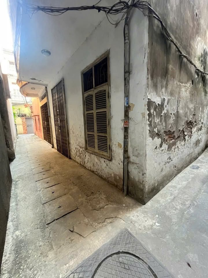 Bán đất tặng nhà 3 tầng tại phố Thanh Nhàn, 28m² giá 6.3 tỷ - Lô góc 3 mặt thoáng!