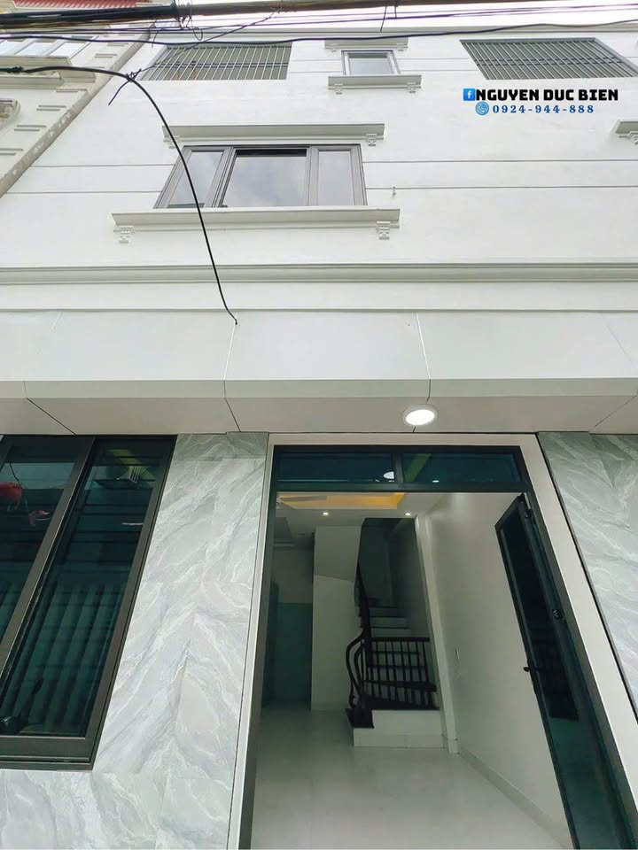 Nhà 3 tầng Kỳ Bá, TP. Thái Bình 40m² giá 2.1 tỷ - Sổ đỏ chính chủ, tiện nghi đầy đủ!