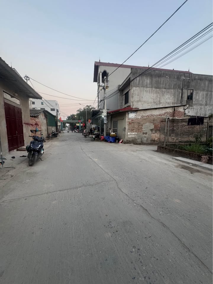 Đất nền 110m² Trục Chính Dư Xá, Thuận Thành - Đường rộng ô tô tránh nhau!