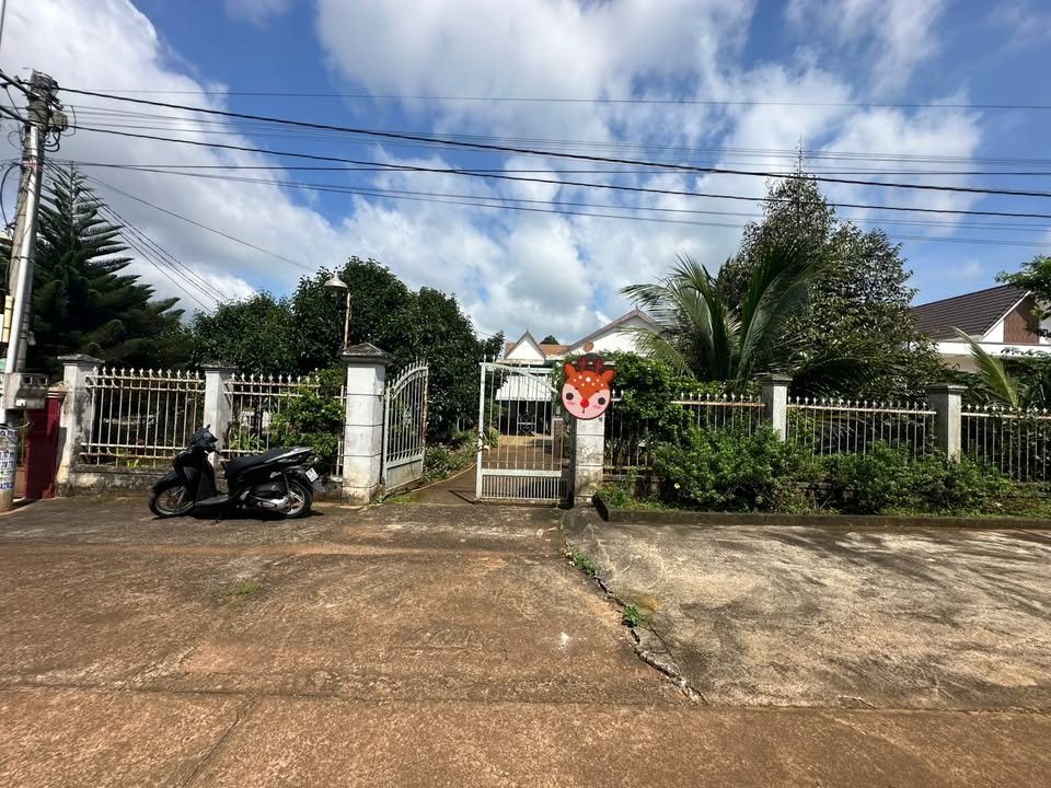 Nhà phố trung tâm Long Khánh 714m² giá 4.2 tỷ - Kiến trúc hiện đại, sổ riêng!