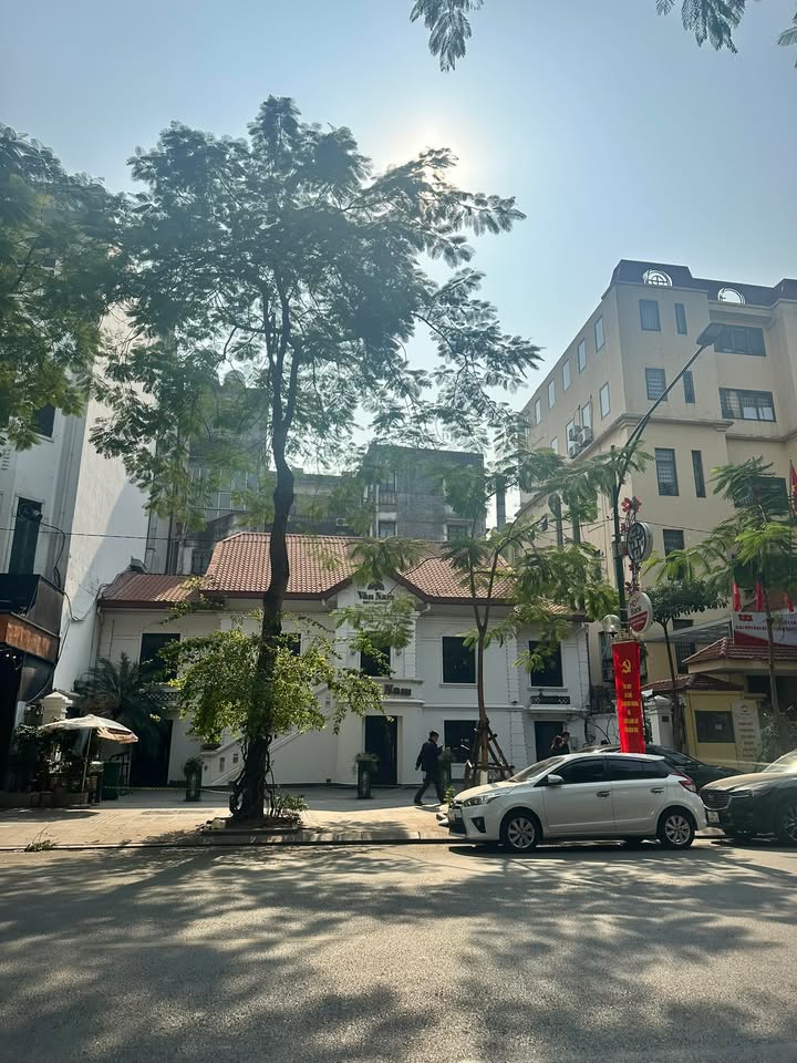 Mặt bằng kinh doanh cho thuê tại Hoàn Kiếm 500m² - Vị trí trung tâm, nhận nhà ngay!