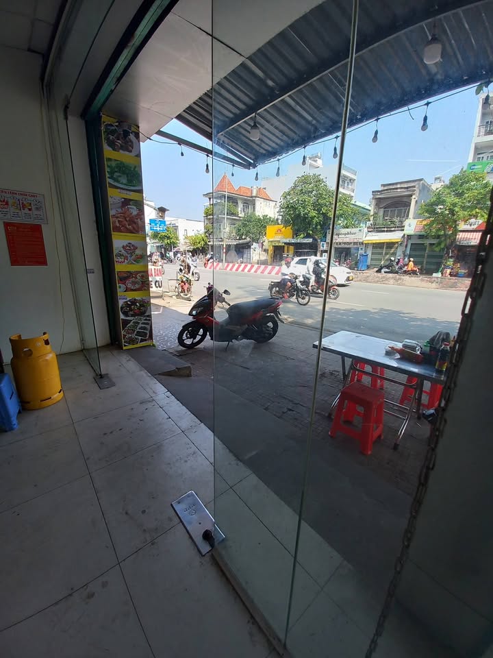 Nhà mặt tiền kinh doanh Đường Lê Trọng Tấn, Quận Tân Phú 60m² chỉ 12 triệu - Vị trí đắc địa cho kinh doanh!