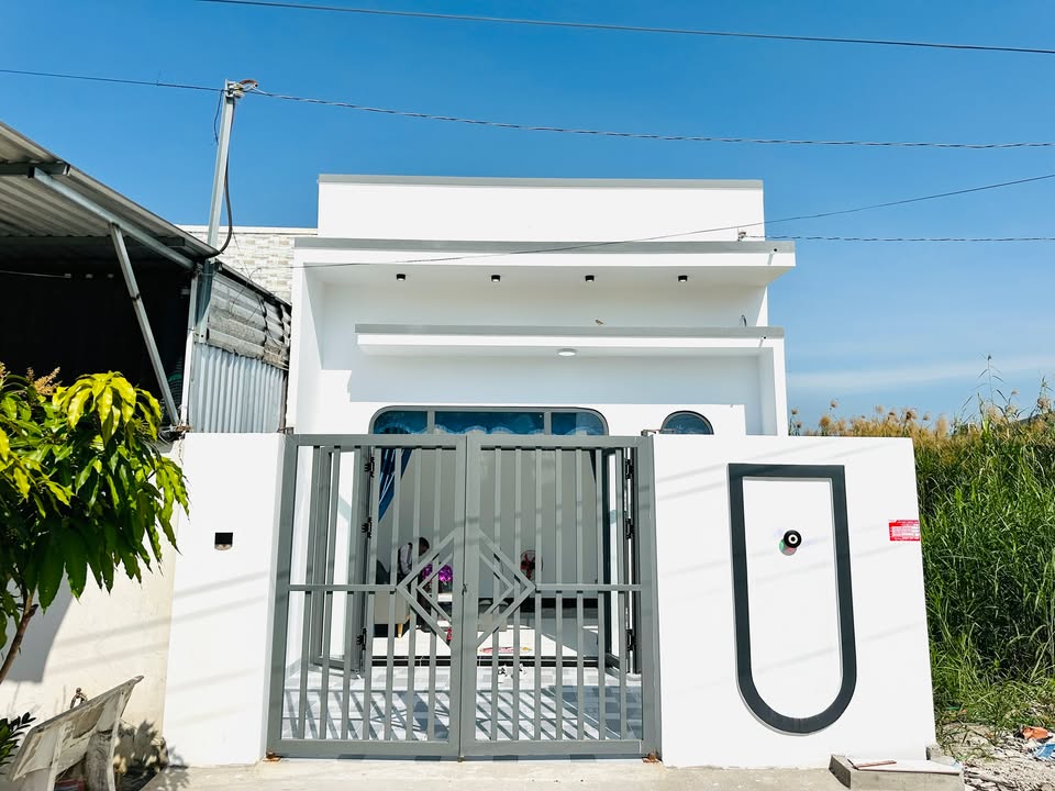 Nhà KDC Hòa Thuận, Kiên Giang 90m² giá 1.19 tỷ - Tặng nội thất và mái che!