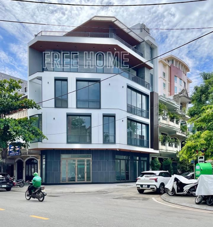 Cho thuê lô góc mặt tiền 3 tầng Nguyễn Thị Minh Khai 70m² - Thích hợp showroom, ngân hàng, văn phòng!
