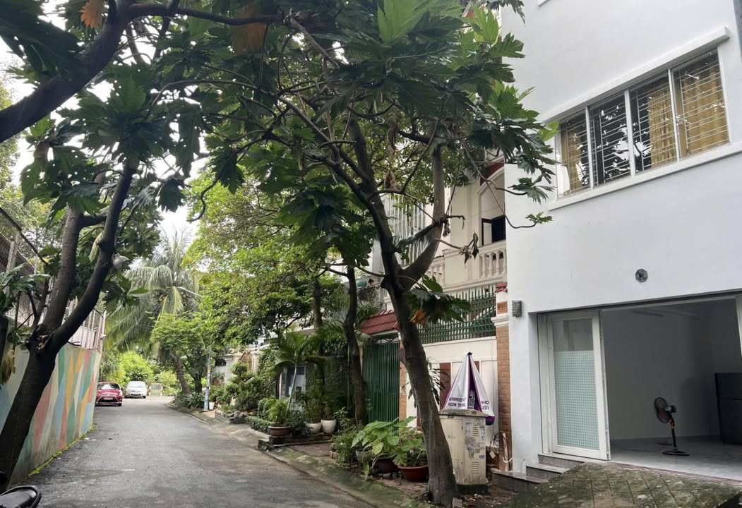 Cho thuê nhà hẻm xe hơi Cách Mạng Tháng 8, Quận 3 - Diện tích 80m², 8 phòng, giá chỉ 30 triệu/tháng