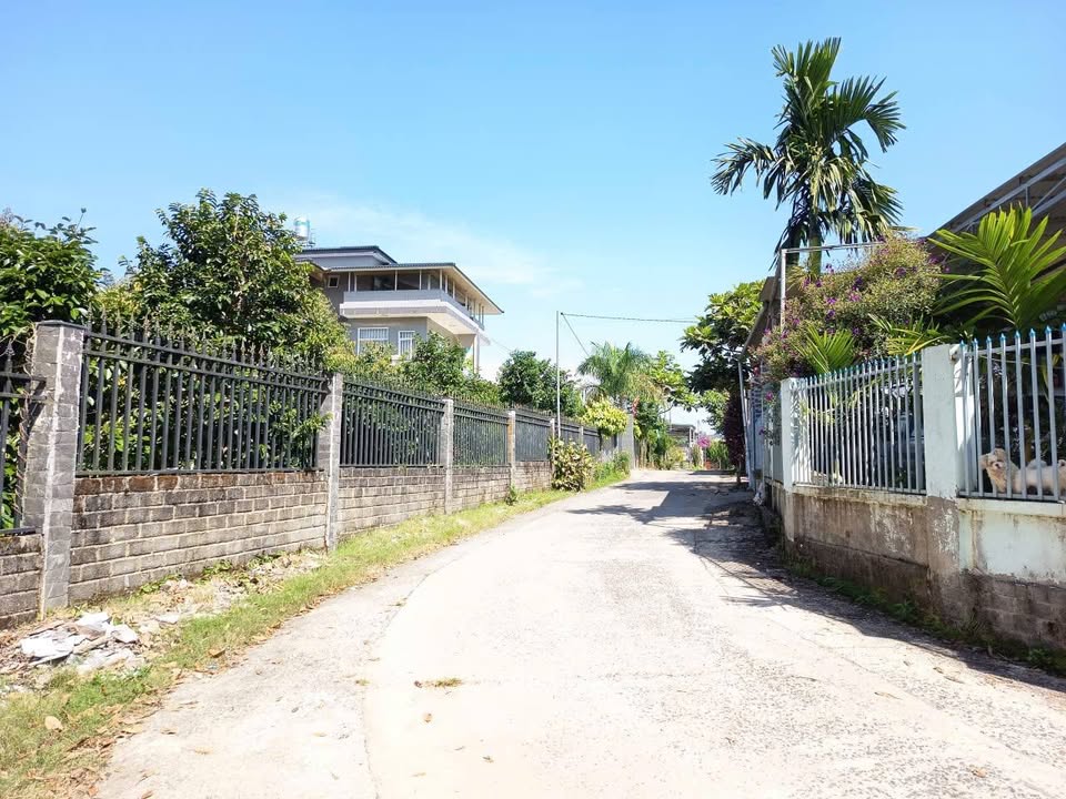 Nhà sân vườn Bảo Lộc 340m² giá chỉ 2 tỷ - Không thể bỏ lỡ!