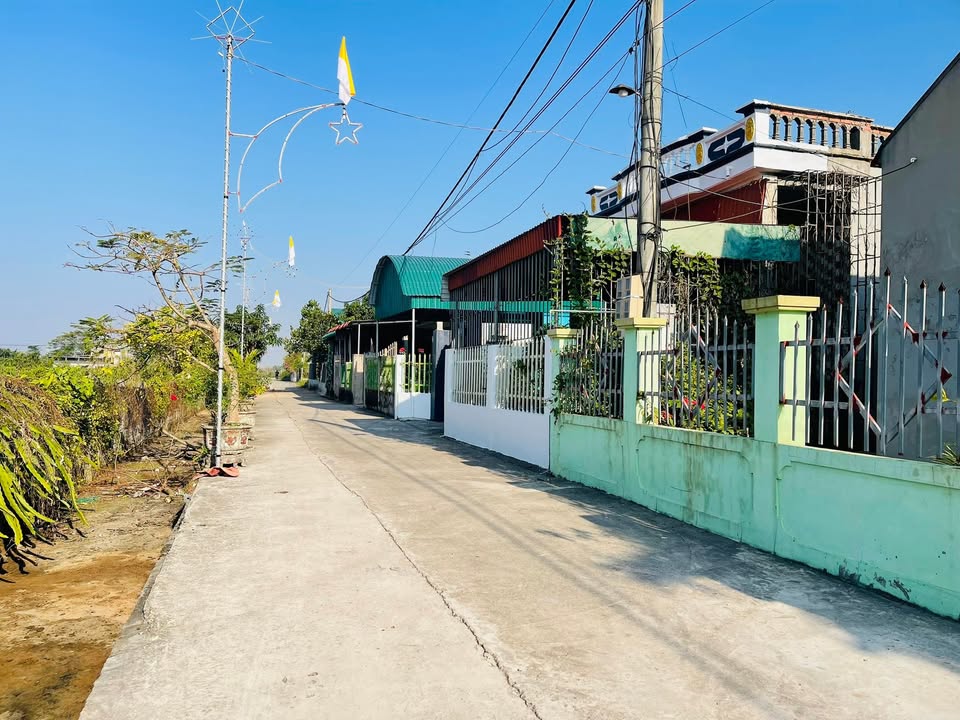 Lô đất 200m² tại xã Kim Trung, Hưng Hà, chỉ 400 triệu - Đường lớn, dân cư đông đúc!