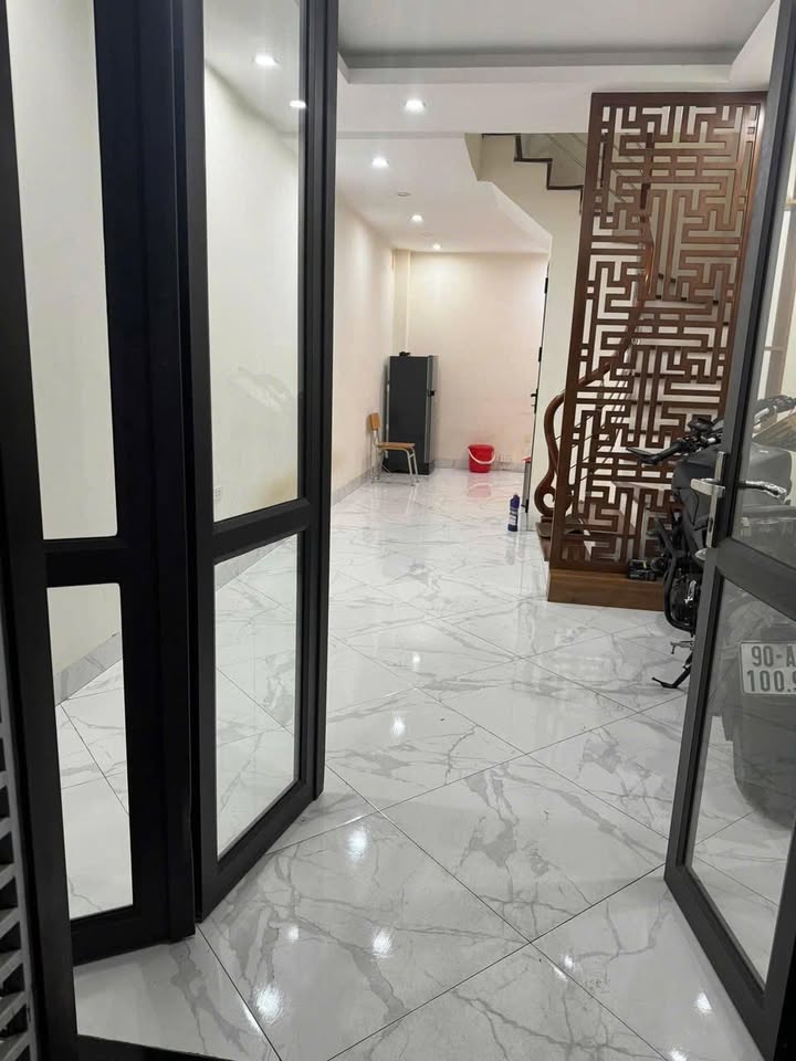 Nhà nguyên căn cho thuê ngõ 37 Dịch Vọng 140m² giá 15 triệu - Nội thất đầy đủ, sẵn sàng vào ở!