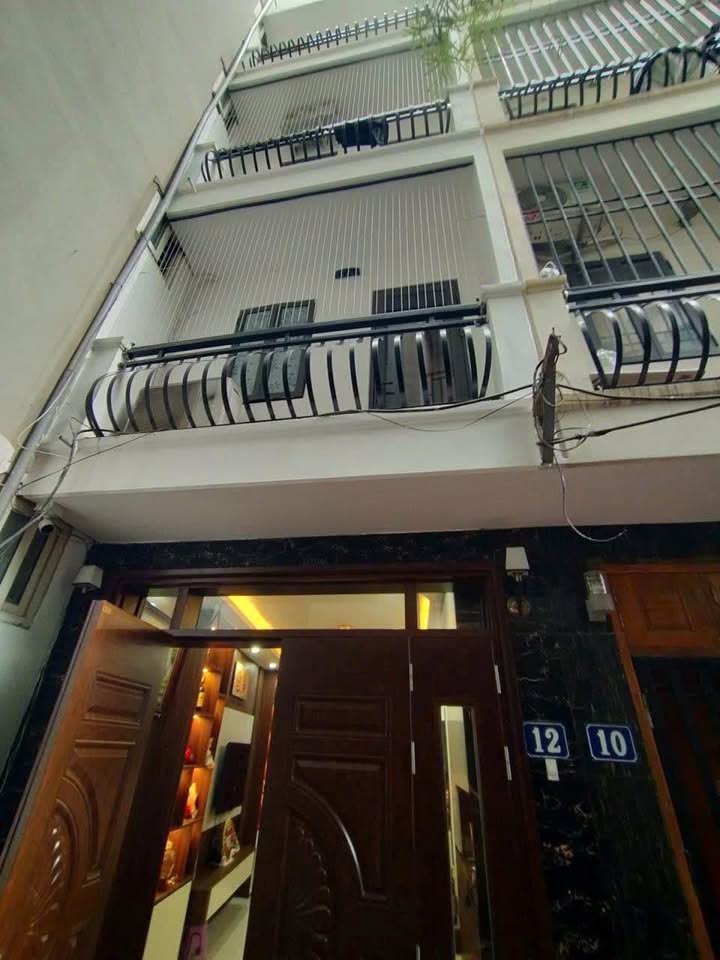 Nhà phố Ngọc Thụy 37m² giá 7.5 tỷ - Full nội thất, thương lượng tốt!