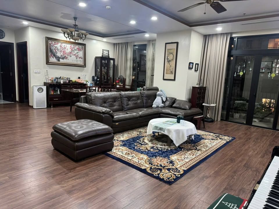 Căn hộ Royal City 180m² giá thỏa thuận - Căn góc đẹp, sổ đỏ chính chủ!