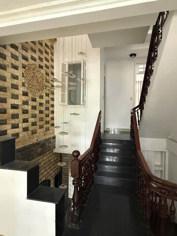 Nhà 4 tầng mặt tiền Điện Biên Phủ, 240m² giá 6.5 tỷ - Kinh doanh thuận lợi ngay trung tâm!