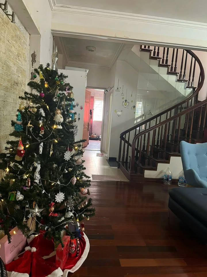 Cho thuê nhà mặt phố Hoàng Hoa Thám, Tây Hồ 90m² giá 70 triệu - Phù hợp cho mọi mô hình kinh doanh!