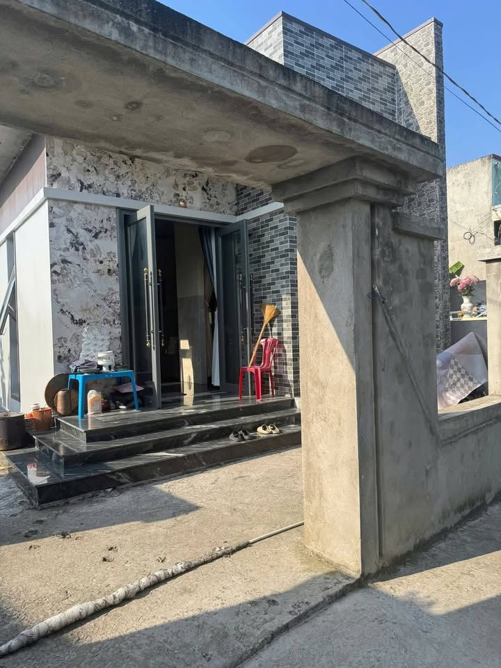 Nhà vườn mới xây tại Thạnh Đức, Bến Lức 209m² giá 2.1 tỷ - Thiết kế hiện đại, sân rộng rãi!