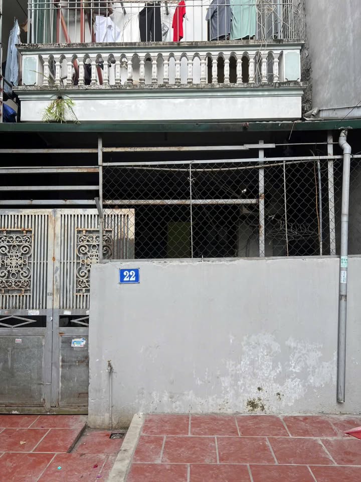 Nhà 2 tầng Cổ Nhuế 30m² giá 5.3 tỷ - Sổ đỏ vuông vắn, cho thuê ngay!