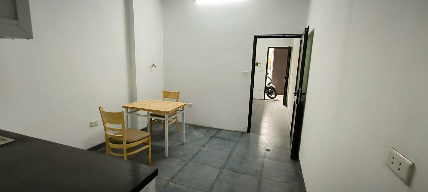 Nhà cấp 4 Bát Khối, Thạch Bàn 30m² giá 4 triệu - Đầy đủ nội thất, ô tô đỗ cửa!