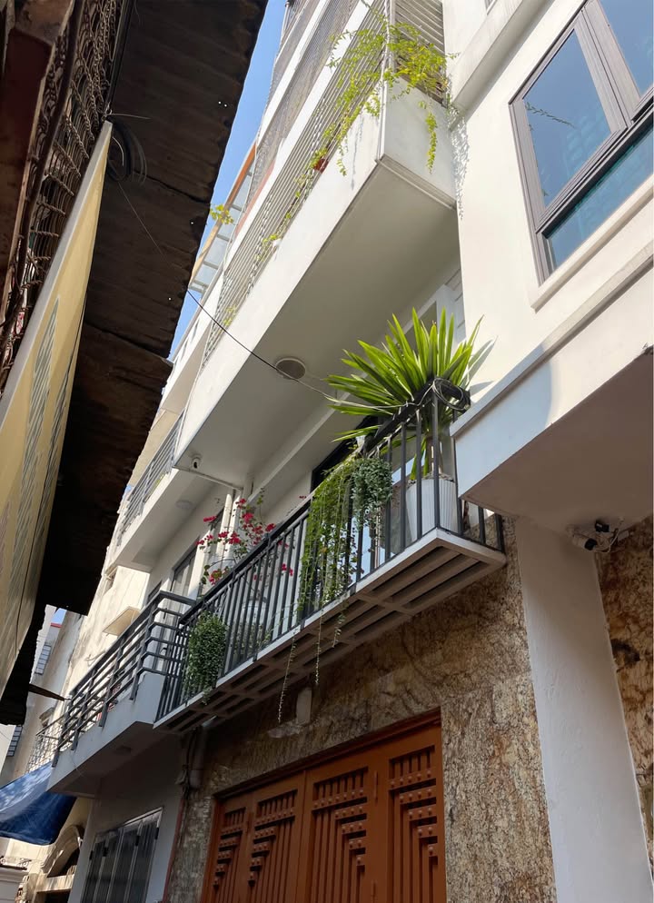 Nhà phố Dương Quảng Hàm 51m² giá 19 tỷ - Ô tô vào nhà, mặt phố gần chợ