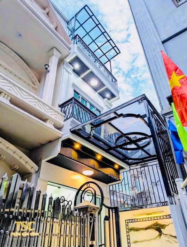 Nhà 3,5 tầng phố Lâm Tường Tô Hiệu 60m² giá 4.85 tỷ - Độc lập, sẵn sàng vào ở!