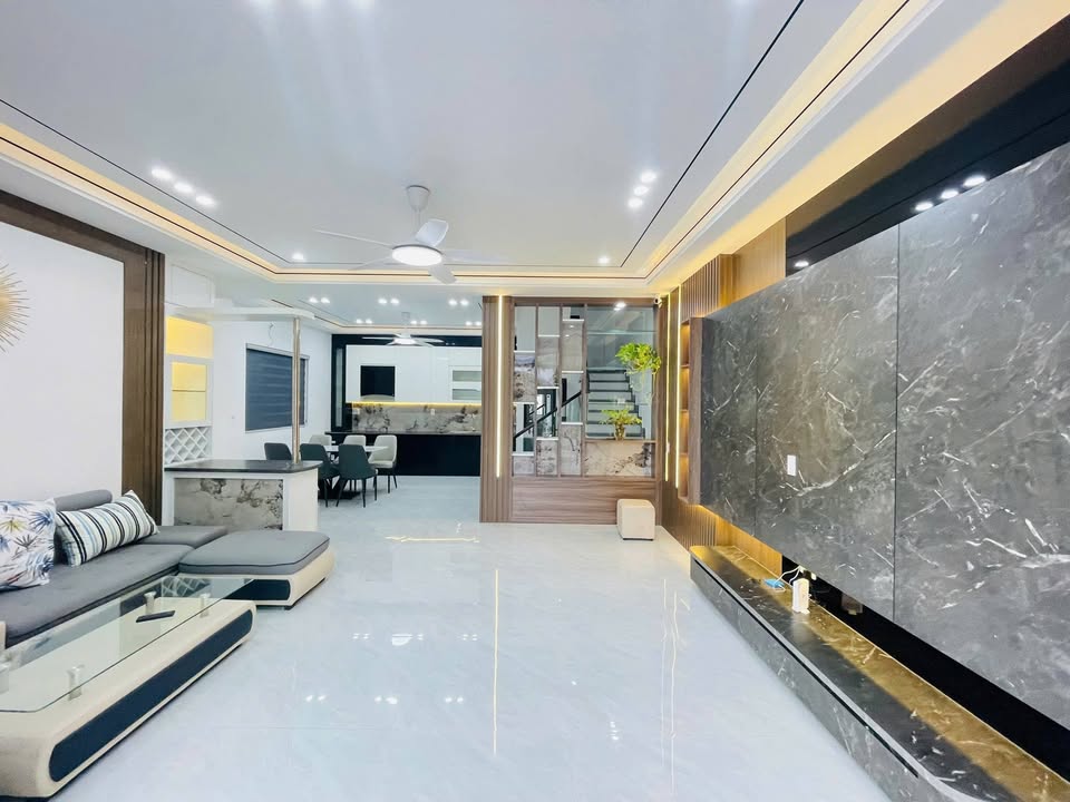 Bán Nhà 4 Tầng Lô Góc Phố Lạch Tray, Hải Phòng - Kinh Doanh Tốt, Hướng Tây Tứ Trạch