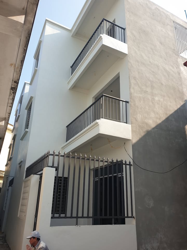 Nhà 3 tầng Cầu Đông, 50m² giá 2.35 tỷ - Thiết kế hiện đại, sẵn sàng vào ở!