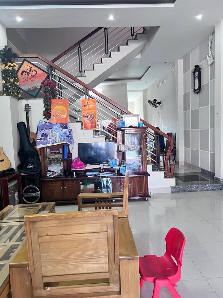 Nhà 3 tầng mặt tiền đường Minh Mạng - Ngũ Hành Sơn, Đà Nẵng 125m² giá 20 tỷ - Cách biển chỉ vài bước!