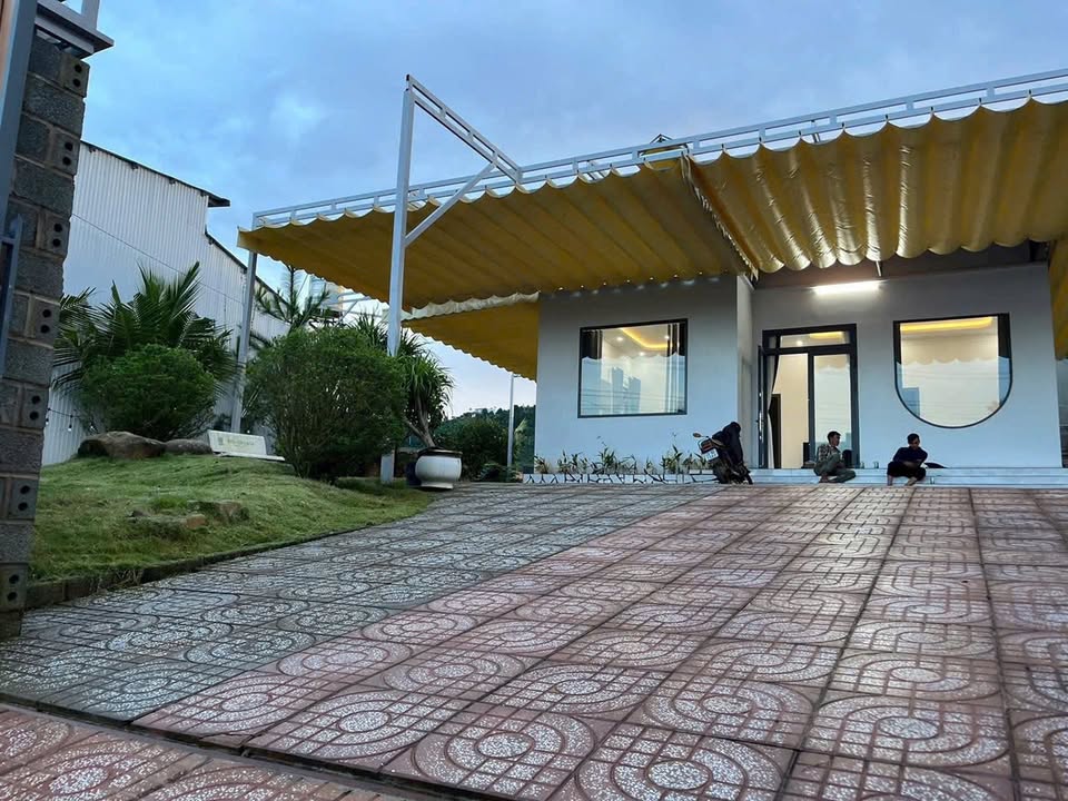 Nhà vườn nghỉ dưỡng mặt tiền đường Thi Sách - Bảo Lộc 612m² giá 3.1 tỷ - Thiết kế thoáng đãng, đầy đủ tiện nghi!