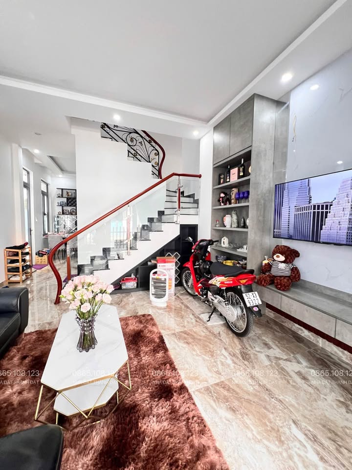 Nhà 2 mặt tiền phường Xuân Hương, Đà Lạt 60m² giá 4.5 tỷ - Thiết kế hiện đại, thuận tiện kinh doanh!