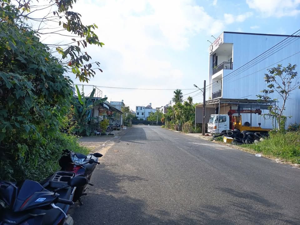 Nhà phố P1, Bảo Lộc 100m² giá 6.8 tỷ - Thiết kế hiện đại, tiện nghi!