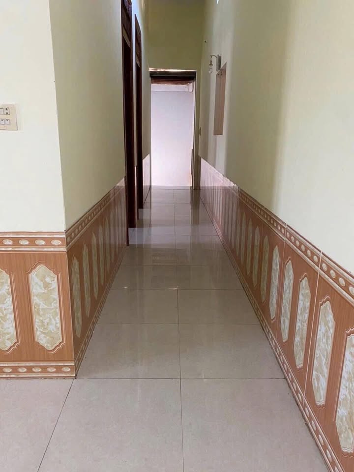 Nhà phố Trần Hưng Đạo, Kon Tum 186m² giá 900 triệu - Nhà đẹp 2 mặt tiền, thuận tiện kinh doanh!