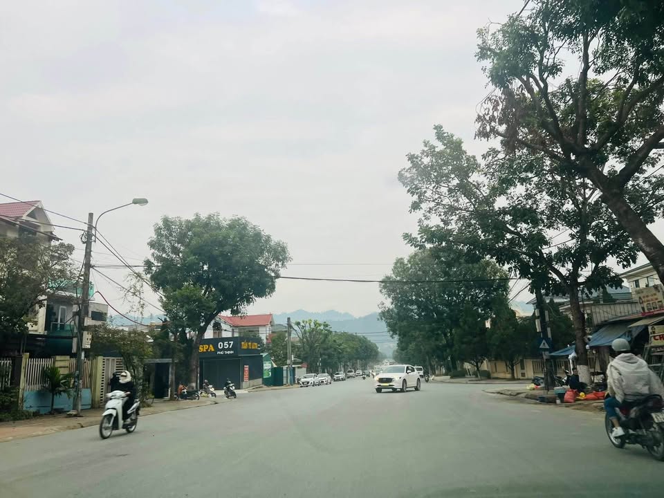 Lô đất Phú Thịnh - Cam Đường 240m² giá nhỉnh 8 tỷ - Chuyển nhượng nhanh!