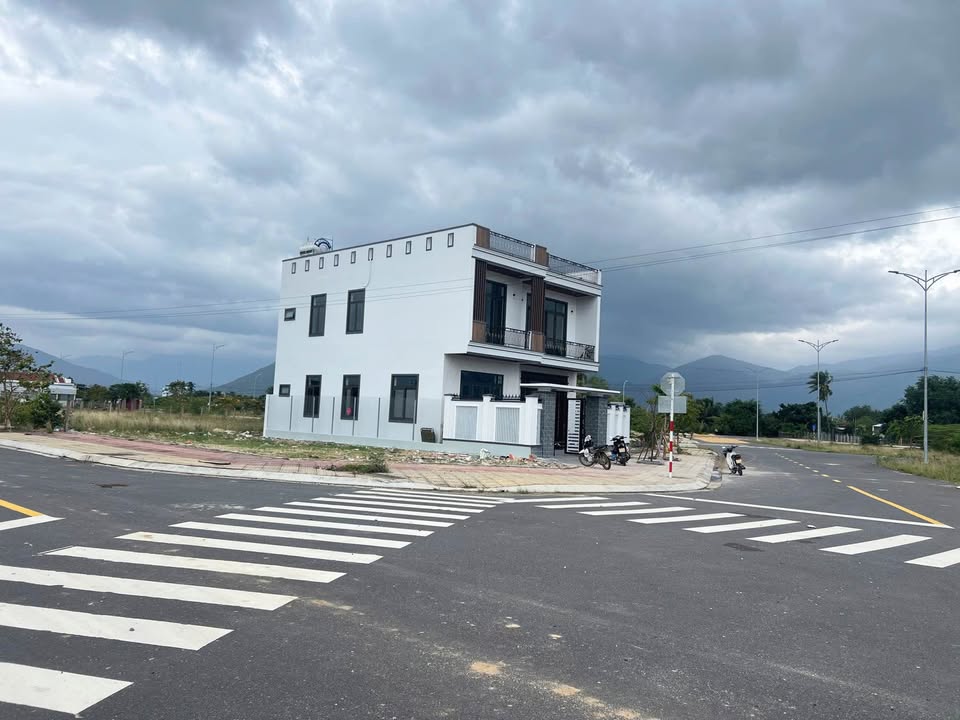 Đất nền Vạn Ninh 180m² giá 2 tỷ - Lô góc vị trí đắc địa!