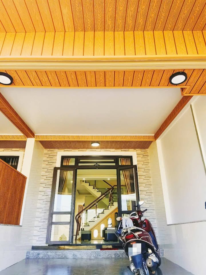 Nhà bán mới Tô Vĩnh Diện 90m² giá 3,1 tỷ - Sân đậu ô tô tiện lợi!